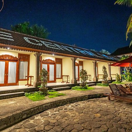 The Central Lovina Hotel & Restaurant Екстер'єр фото