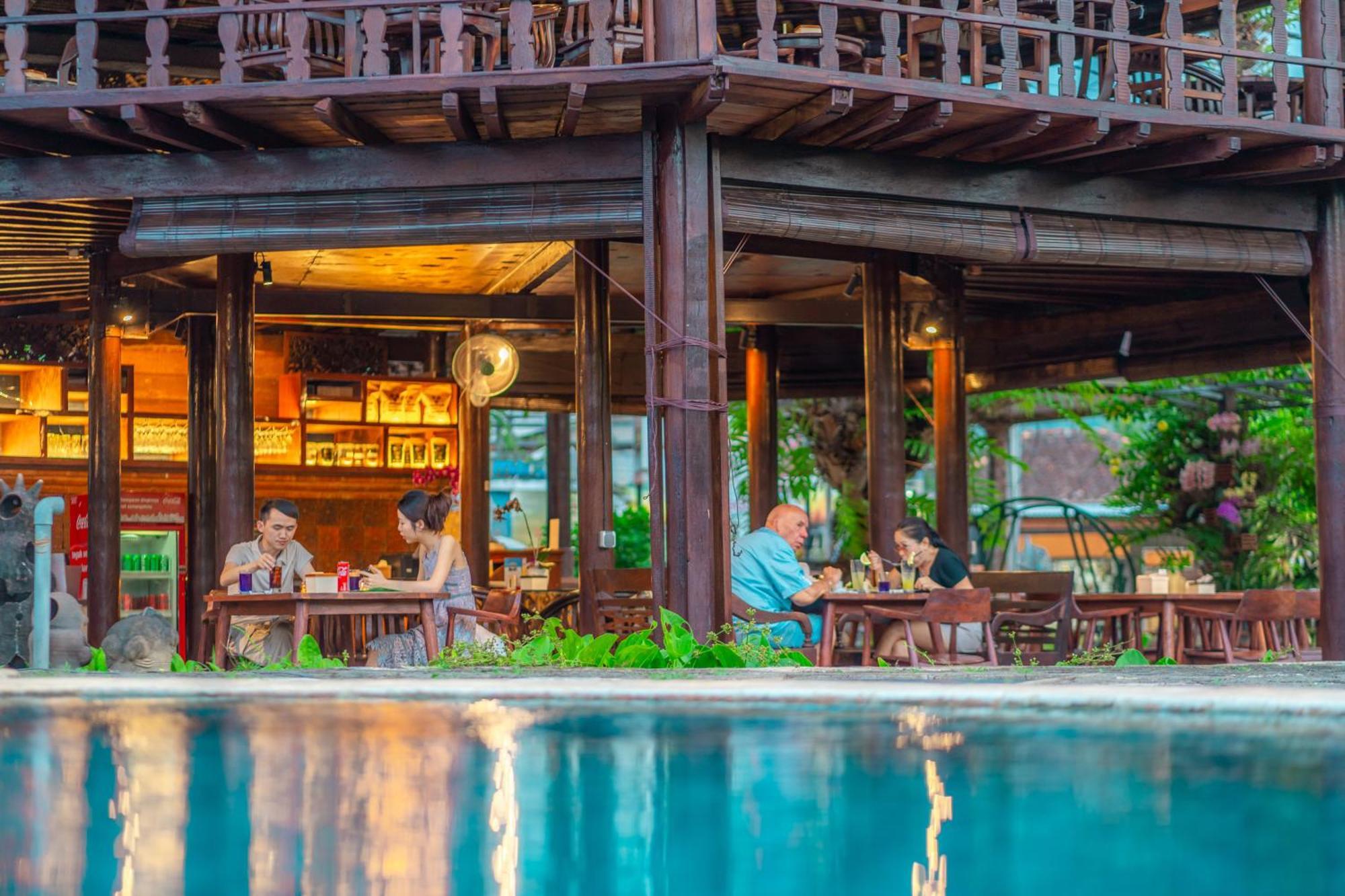 The Central Lovina Hotel & Restaurant Екстер'єр фото