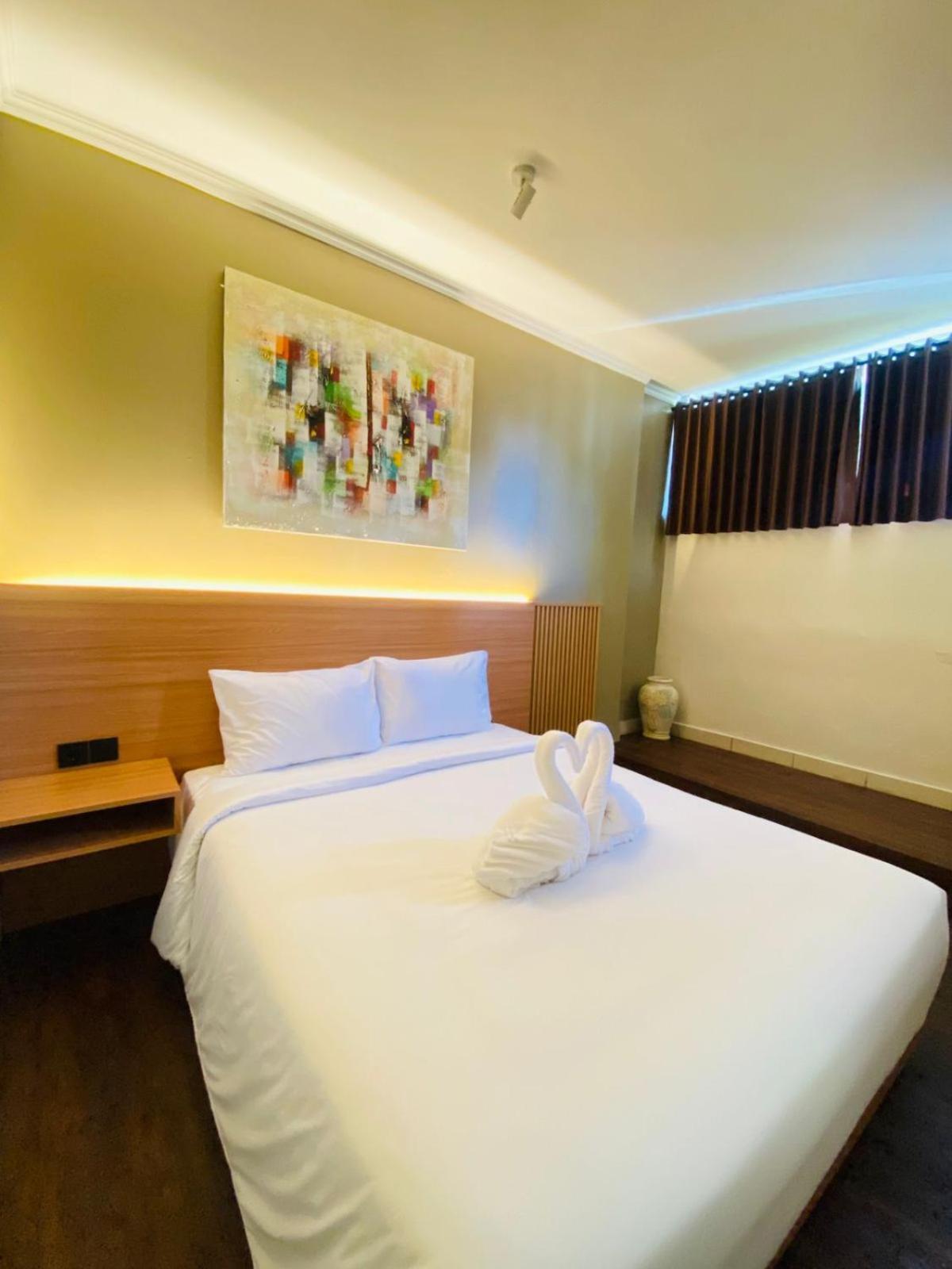 The Central Lovina Hotel & Restaurant Екстер'єр фото