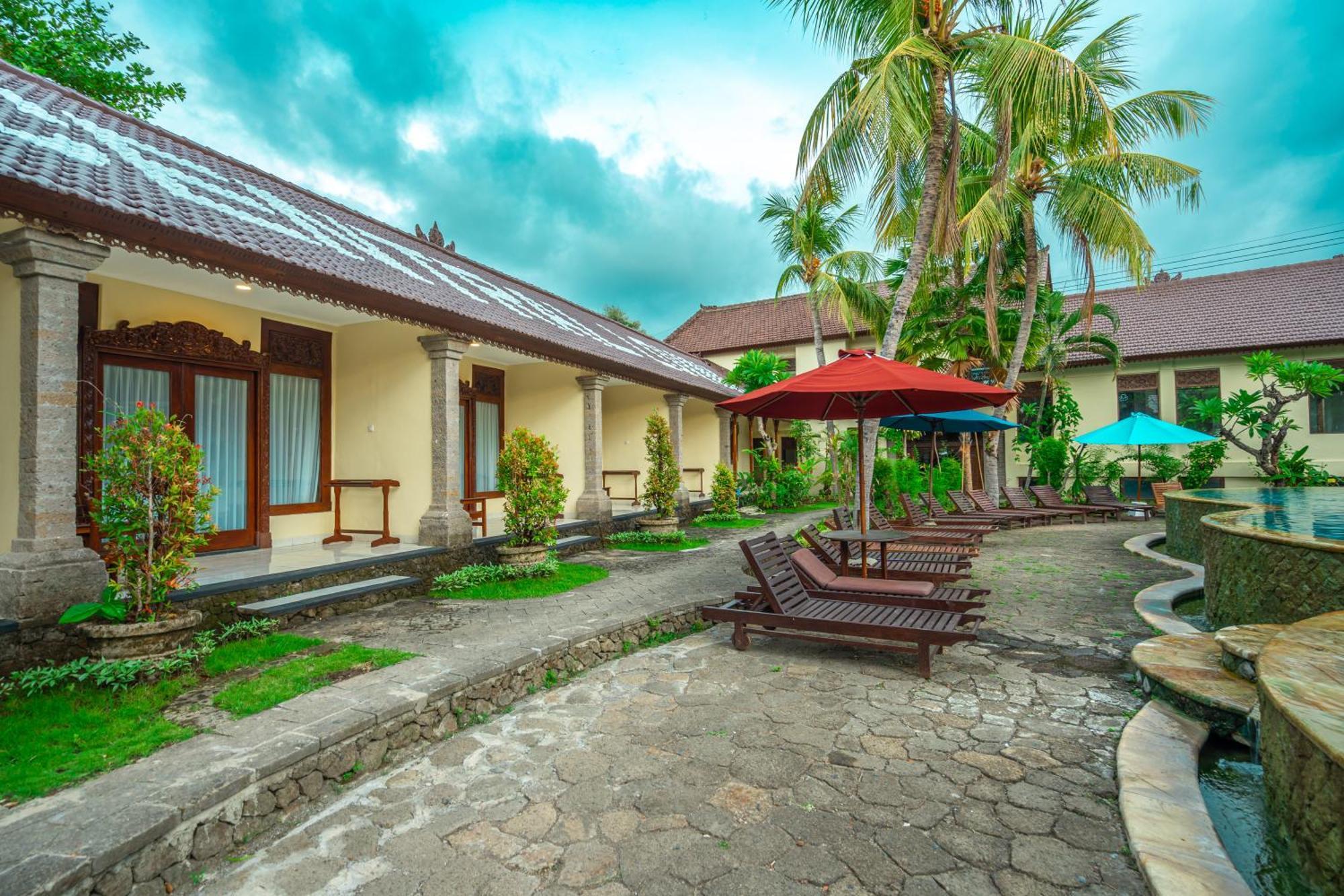 The Central Lovina Hotel & Restaurant Екстер'єр фото